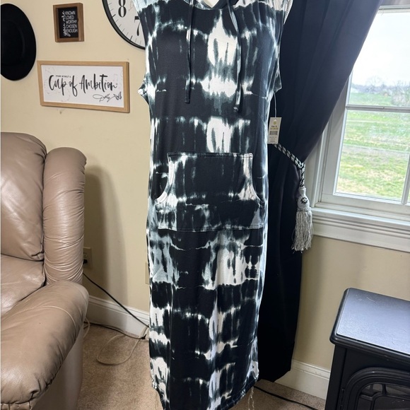 Bobbie Brooks Black and White Swim Coverup with Tie-Dye Design - Picture 2 of 9